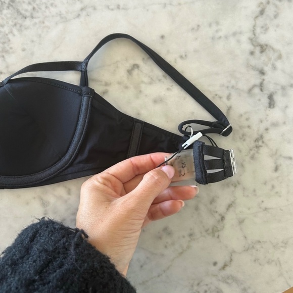 Monica Hansen brand new bikini - Picture 4 of 5